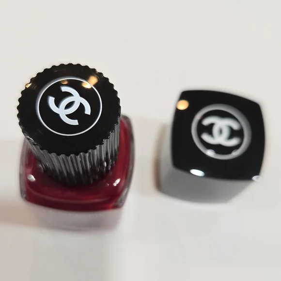 CHANEL MAKEUP BUNDLE:922 PASSION PINK Lip Balm+153 POMPIER Nail Polish New - Picture 9 of 12